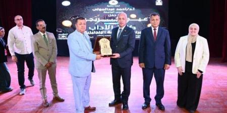 رئيس جامعة أسيوط يشهد حفل تخريج الدفعة العاشرة لبرنامج الترجمة الإنجليزية بكلية الآداب