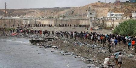 المغرب.. 40 ألف محاولة عبور إلى سبتة.. واتهامات للتضليل الرقمي وشبكات التهريب بتأجيج الأزمة