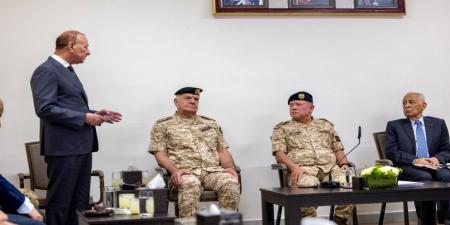 الملك يلتقي مجموعة من رفاق السلاح