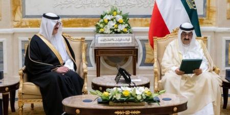 أمير الكويت يتسلّم دعوة من ولي عهد السعودية لحضور «منتدى مبادرة مستقبل الاستثمار»