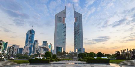 طقس الإمارات غداً.. غائم جزئياً مع فرص لهطول أمطار شرقاً وجنوباً