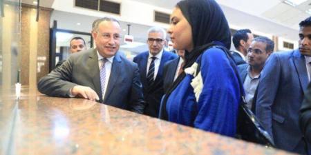 استعدادًا لفتح باب التسجيل.. وزير التعليم العالي يتفقد مكتب التنسيق الرئيسي بجامعة القاهرة