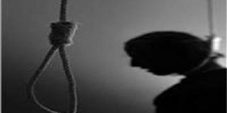 بسبب أزمة نفسية.. شاب يُنهي حياته شنقًا داخل منزله في الفيوم