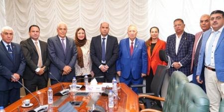 وزير العمل يبحث مع اتحاد المستثمرين توفير العمالة الماهرة للمناطق الصناعية