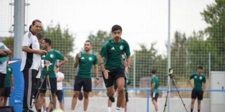 حكام دوري روشن يواصلون معسكرهم في أسبانيا