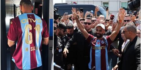 عشرات الآلاف في استقبال أسطوري لـ"الملك محمد صلاح" في تركيا وسر الرقم 61