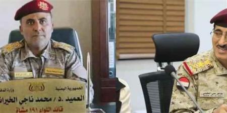 أول قائد عسكري يتمرد على توجيهات وزير الدفاع ويسحب مرتبات الجنود من شركة صرافة