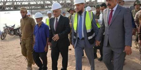 وزير الأشغال ومحافظ عدن يدشنان مشروع صيانة وترميم جسر البريقة القديم