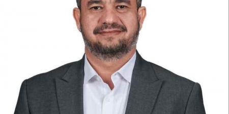 إيقاف الاعتماد ليس الحل.. إعلامي يمني بارز يقدم وصفة سحرية لإنقاذ مستقبل الطلاب