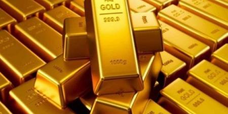 الذهب يقفز 2.4% مسجلًا أعلى مستوى له في شهر