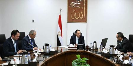 رئيس الوزراء يستعرض خطة التحرك والرؤية الاستراتيجية لرئيس جهاز تنمية المشروعات