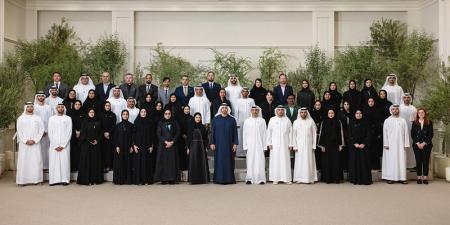 رئيس الدولة يستقبل فريق عمل جناح الإمارات في «إكسبو أوساكا» باليابان
