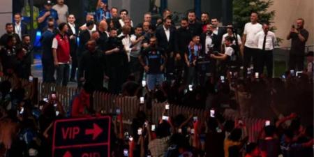 استقبال جماهيري حافل لمحمد صلاح من جماهير طرابزون سبور.. فيديو وصور