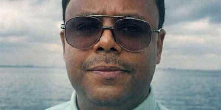 وصول قيادي انتقالي بارز إلى الرياض يُشعل منصات التواصل.. مؤيدون يرحبون وناشطون ينتقدون بشراسة