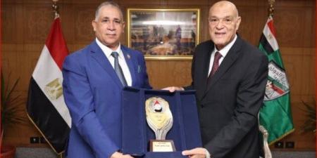 نقيب المحاميين يهنئ رئيس هيئة قضايا الدولة بتوليه مهام منصبه الجديد