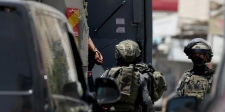 إصابة 6 فلسطينيين وإحراق مساكن في هجوم للمستوطنين جنوب الخليل