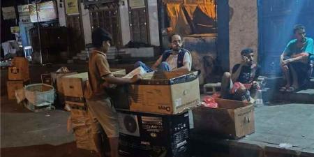 بائع روتي في عدن يفاجئ الجميع بعمله في الساعة الثانية فجراً.. والتعليقات تنهمر