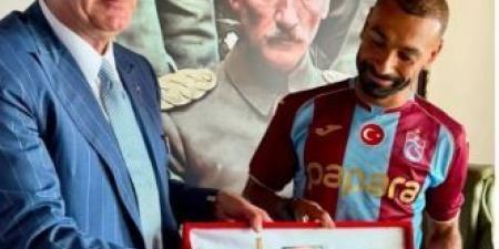 سيف سورمانة وهدايا عائلية.. استقبال أسطوري لـ محمد صلاح في أول ظهور له بمدينة طرابزون