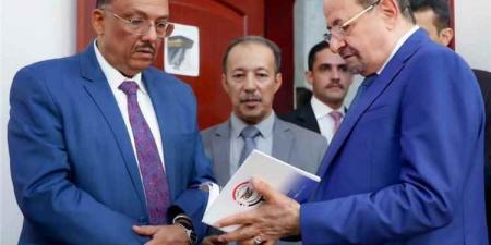 رئيس الوزراء يزور مصلحة الجمارك ويشدد: مواجهة التهريب مسؤولية مشتركة