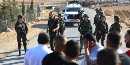 إصابة 4 فلسطينيين بهجوم لمستوطنين إسرائيليين وسط الضفة الغربية