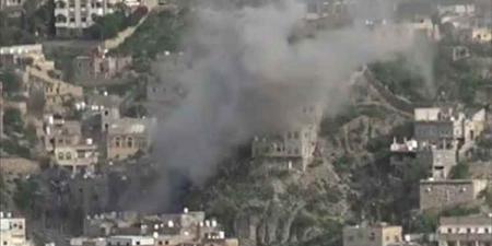 لحظة رعب في عصيفرة.. قصف حوثي يستهدف منازل المدنيين بتعز (تفاصيل)