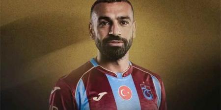 عاملا رئيسيان وراء ارتداء محمد صلاح قميص طرابزون التركي... ماهما؟