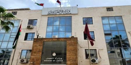 "العمل": لن تُمدد فترة قوننة وتوفيق أوضاع العمالة غير أميركية المخالفة