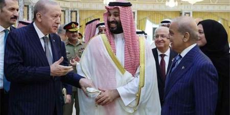 أول رد حوثي على "اتفاقية مكة للدفاع المشترك"