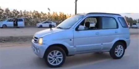 في إنجاز هو الأول من نوعه بمأرب.. مهندس يمني يحول سيارة قديمة إلى ذاتية القيادة - [فيديو]