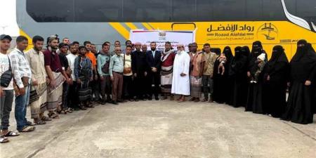بدعم محافظ أبين.. تفويج 49 من ذوي الاحتياجات الخاصة لأداء مناسك العمرة في مبادرة إنسانية