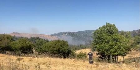 بالفيديو | مقذوفات حارقة للعدو تشعل أحراج البقاع الغربي.. النيران تمتد من نيحا إلى كفرحونة