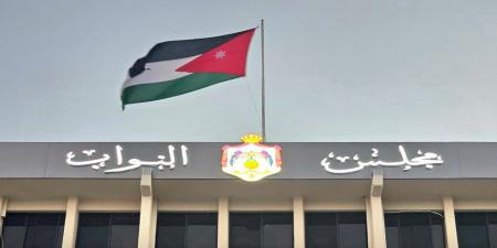 النواب يناقشون اليوم قانون "هيئة الاعتماد" وشكاوى ارتفاع استهلاك البنزين