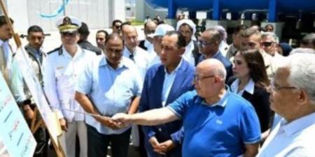 رئيس الوزراء يتفقد مجمع محطات تحلية مياه البحر بالرميلة بـ125 ألف متر مكعب يوميا