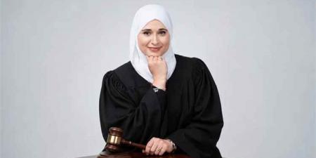 أسماء علي.. أول يمنية تعتلي منصة القضاء الأمريكي بإجماع تاريخي