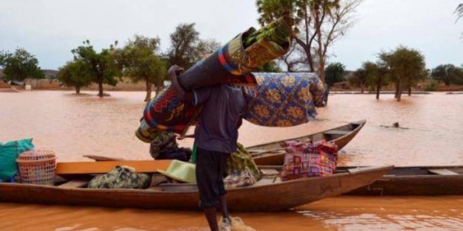 فيضانات غرب أفريقيا تتسبب في نزوح 950 ألف شخص