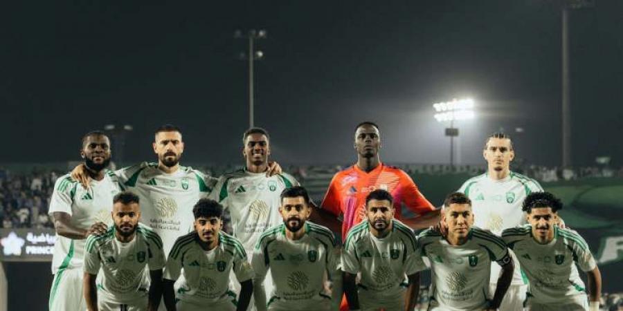 التعادل الإيجابي يحسم الشوط الأول من مباراة الأهلي ضد ضمك في الدوري السعودي