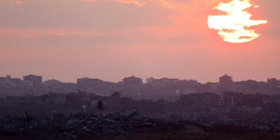 شهداء وجرحى بقصف الاحتلال منزلا في دير البلح