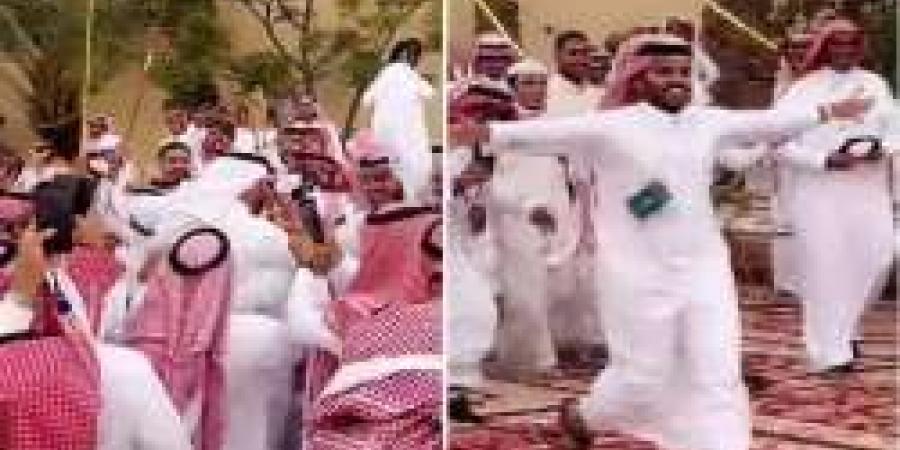 شاهد بالفيديو.. فرحة غازي الذيابي أثناء استقباله بعد فوزه بالمركز الأول في مهرجان جادة الإبل