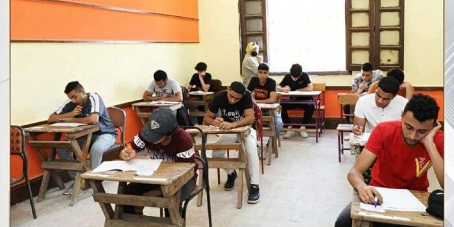 ضبط 3 حالات غش بسماعات ذكية داخل لجنة قها الثانوية بالقليوبية