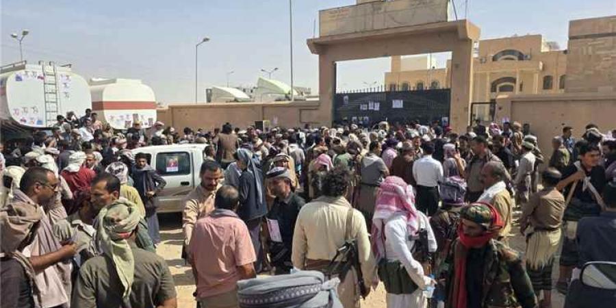 أولياء دم ضحايا الإرهاب بشبوة يحتجون لمنع إدراج مدانين بالإعدام في صفقات تبادل الأسرى