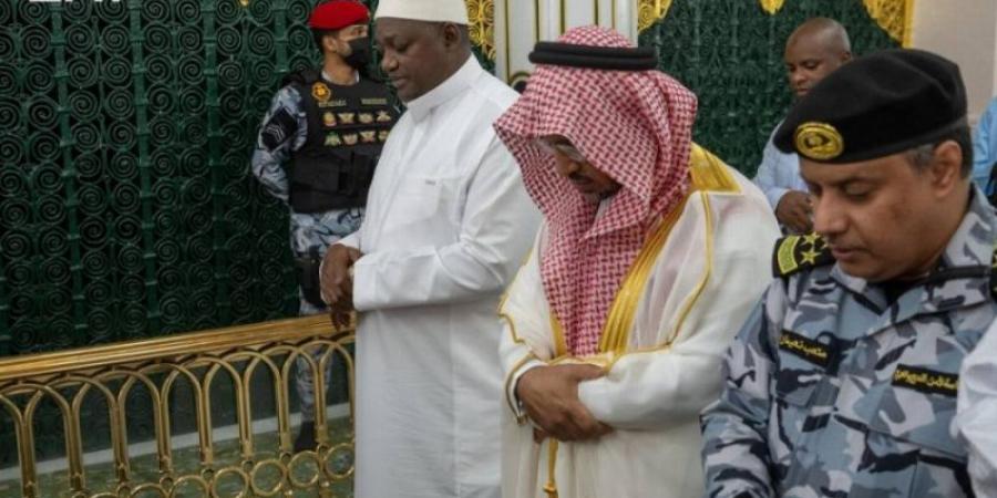 رئيس جمهورية جامبيا يزور المسجد النبوي