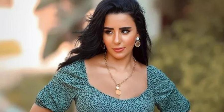 الفنانة إيمان سلامة تنعى والدها بكلمات مؤثرة وتطلب الدعاء له