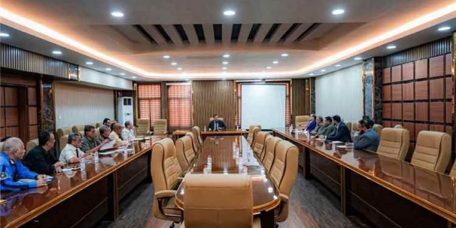 اجتماع طارئ برئاسة محافظ عدن لاستعراض الخدمات والاستعداد للمنخفض