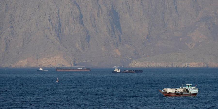 طهران تعلن انفجار ناقلتي نفط بألغام في مضيق هرمز وواشنطن تنفي