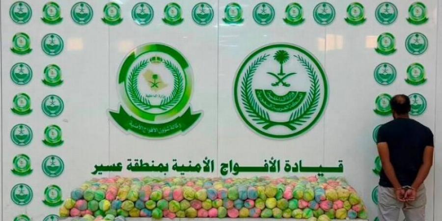 الأفواج الأمنية تقبض على مقيم لترويجه (258) كيلو جرامًا من القات المخدر