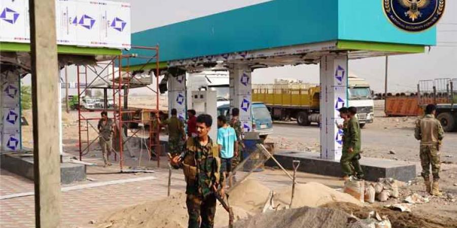وحدة حماية الأراضي تنفذ حملة لضبط مخالفات البناء العشوائي والمنشآت غير المرخصة بالعاصمة عدن
