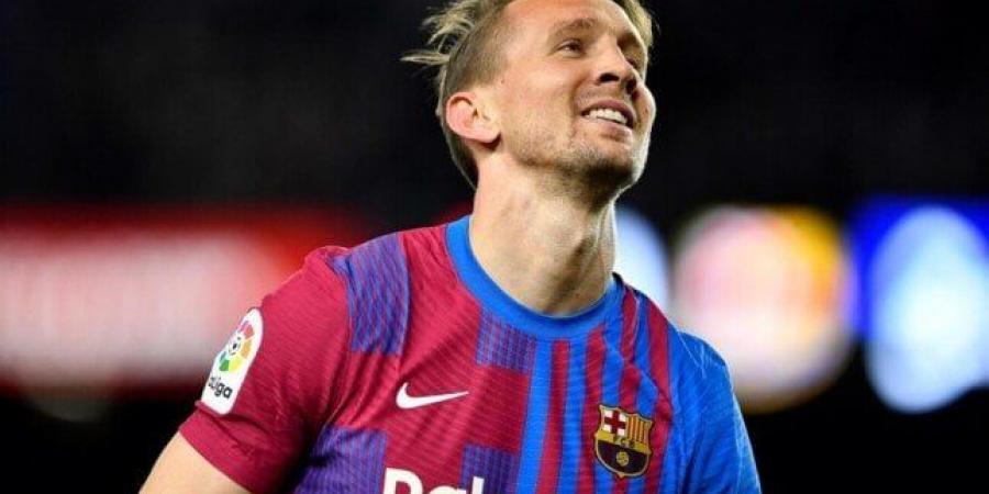 برشلونة يترقب تعويضًا من فيفا بعد إصابة دي يونج في كأس العالم