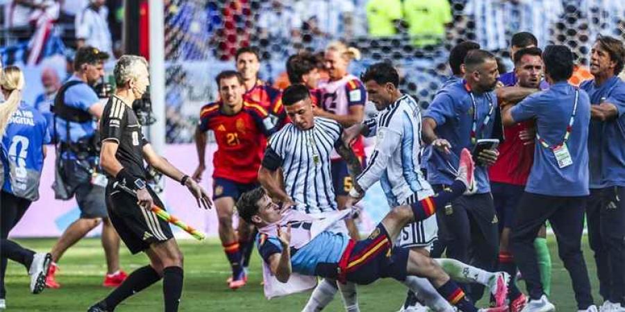 قرار مفاجئ من الفيفا بعد اشتباكات الأرجنتين وإسبانيا عقب نهائي مونديال 2026
