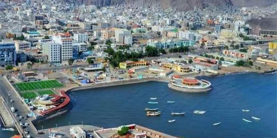وفاة مأساوية لامرأة بسبب "خطأ بسيط".. سقوطها من حافلة ودهسها أمام الجميع في عدن