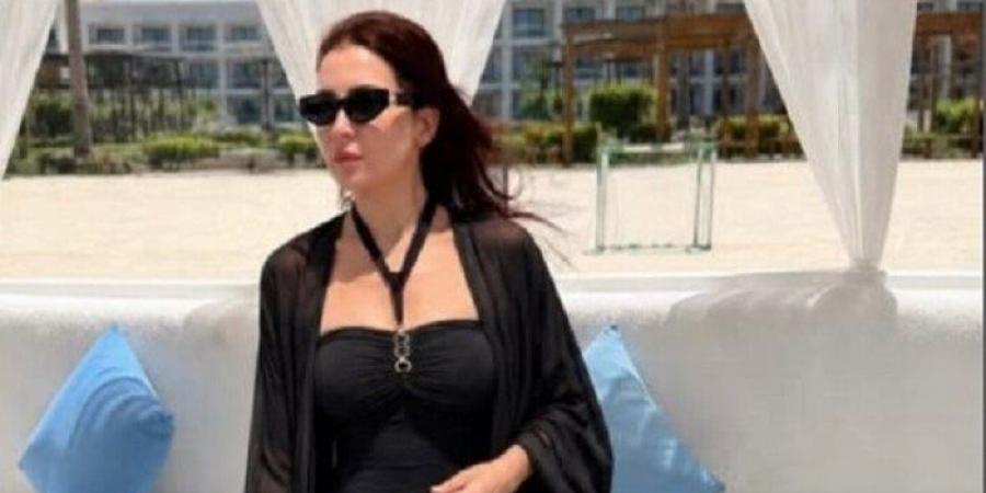 مي عز الدين تلفت الأنظار بـ«الأسود».. والجمهور يتفاعل مع إطلالتها بهذه الطريقة